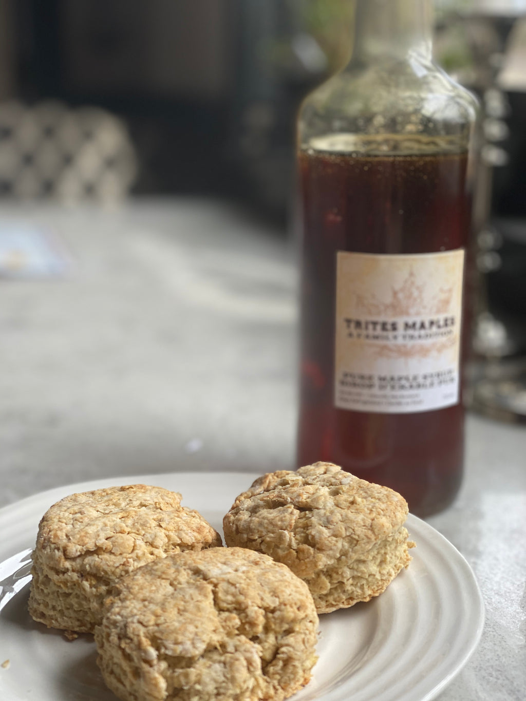 Oatmeal biscuits with maple butter